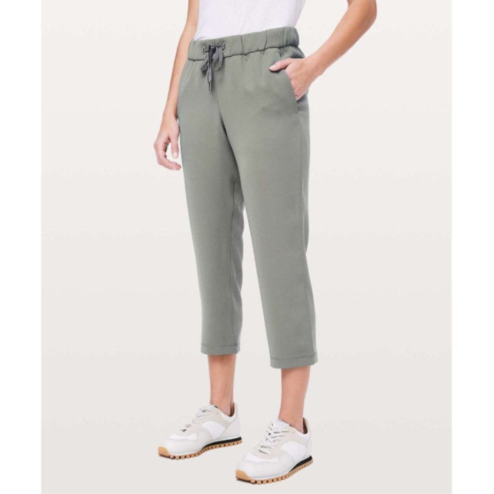 NEW Lululemon On The Fly Crop Woven 23" (Grey Sage Size 2)